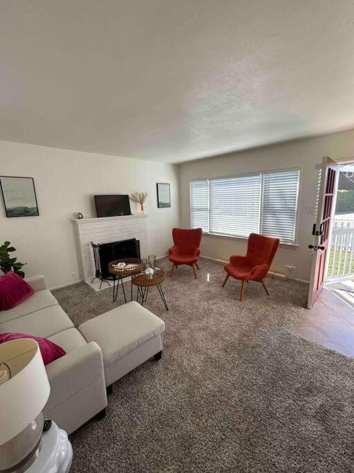 Entire Home By Newport Beach, Disneyland And Sna! Costa Mesa Exterior foto